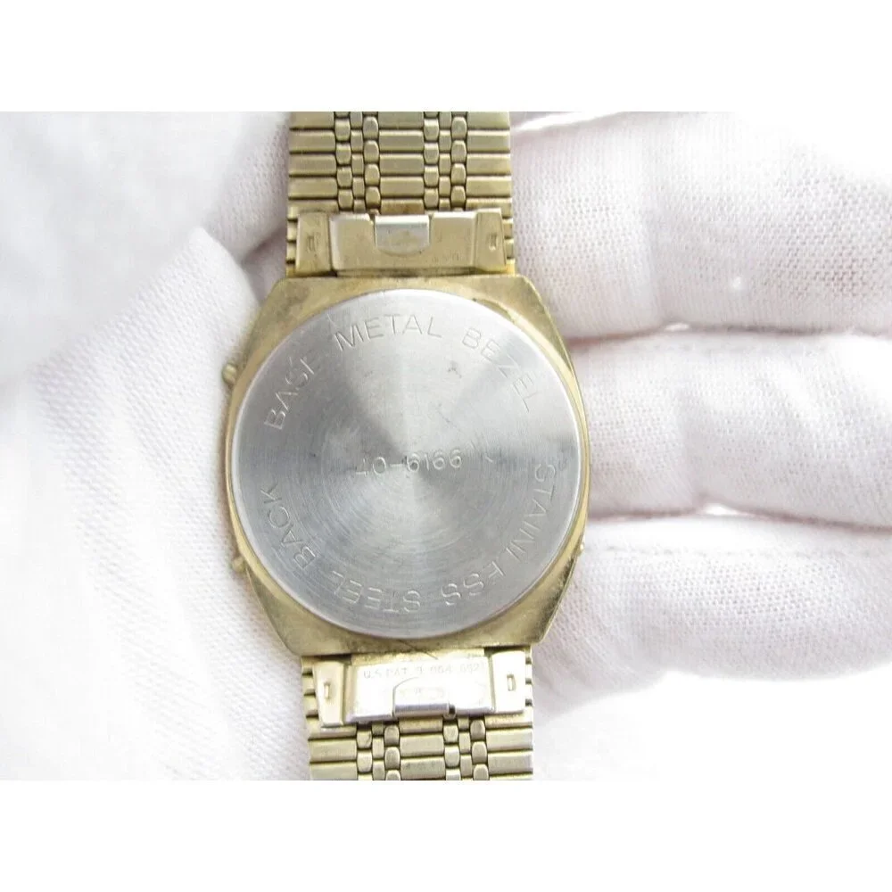Vtg Men's Quasatron Quartz WR Digital 30mm Causal Round Watch (G555)